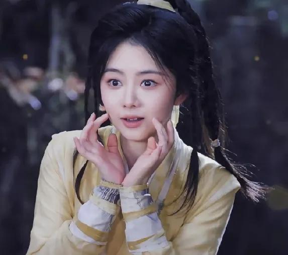 看了逍遥，觉得南方比北方的显年轻。谭松韵出生四川，都35岁了，还很灵动，侯明昊