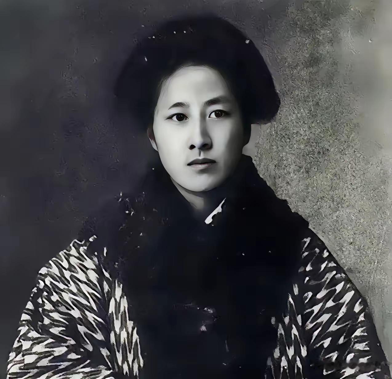 1905年，日本东京的留学生会馆里，秋瑾和鲁迅吵得不可开交。这位被大家称为“鉴湖