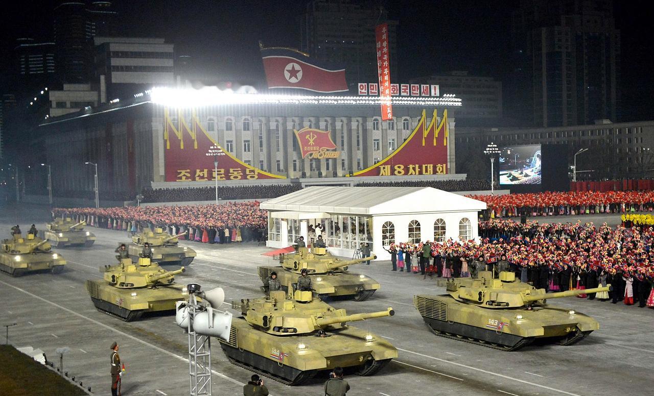 朝鲜阅兵，打的不是枪炮，是“心理战”！很多人以为，平壤搞夜间阅兵是为了“安全”，