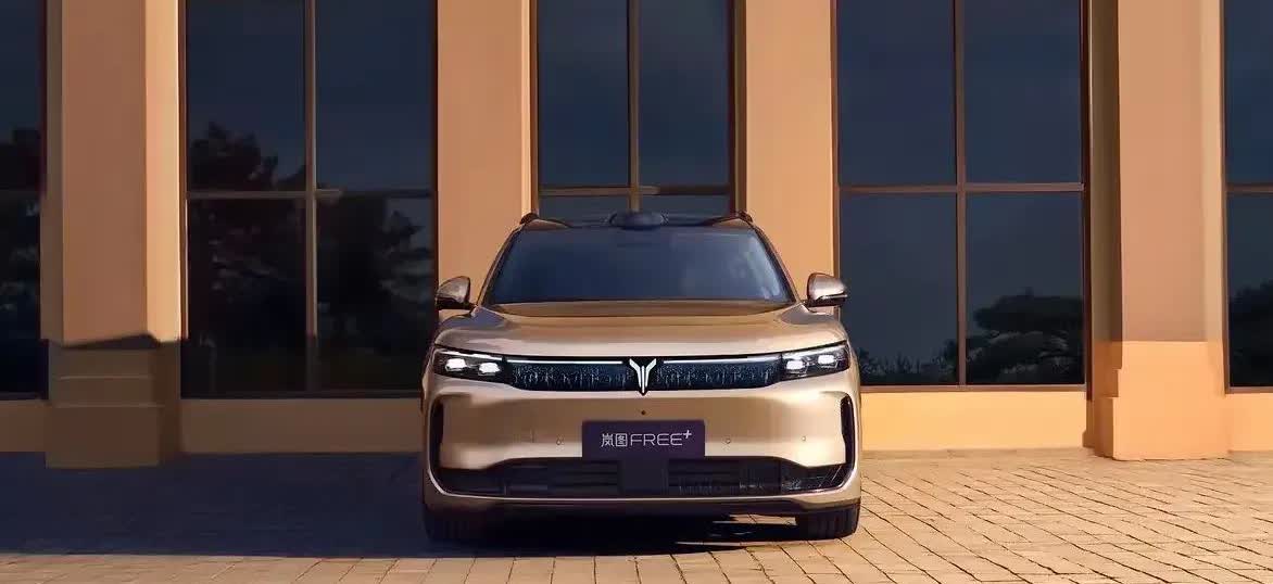 听过一句劝，买车不纠结：1，40万一一买理想L92，30万一一买问界M7