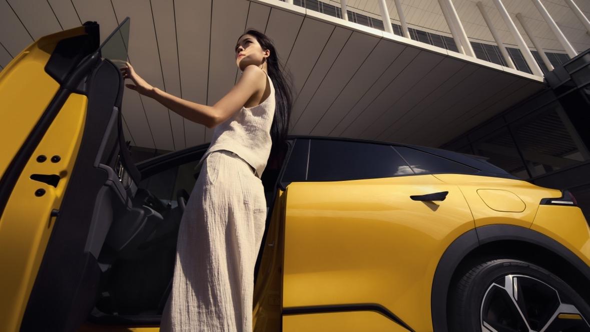 购车考量现实，成本差异显著！电车30万:使用10年，电费1万，卖1.5万油