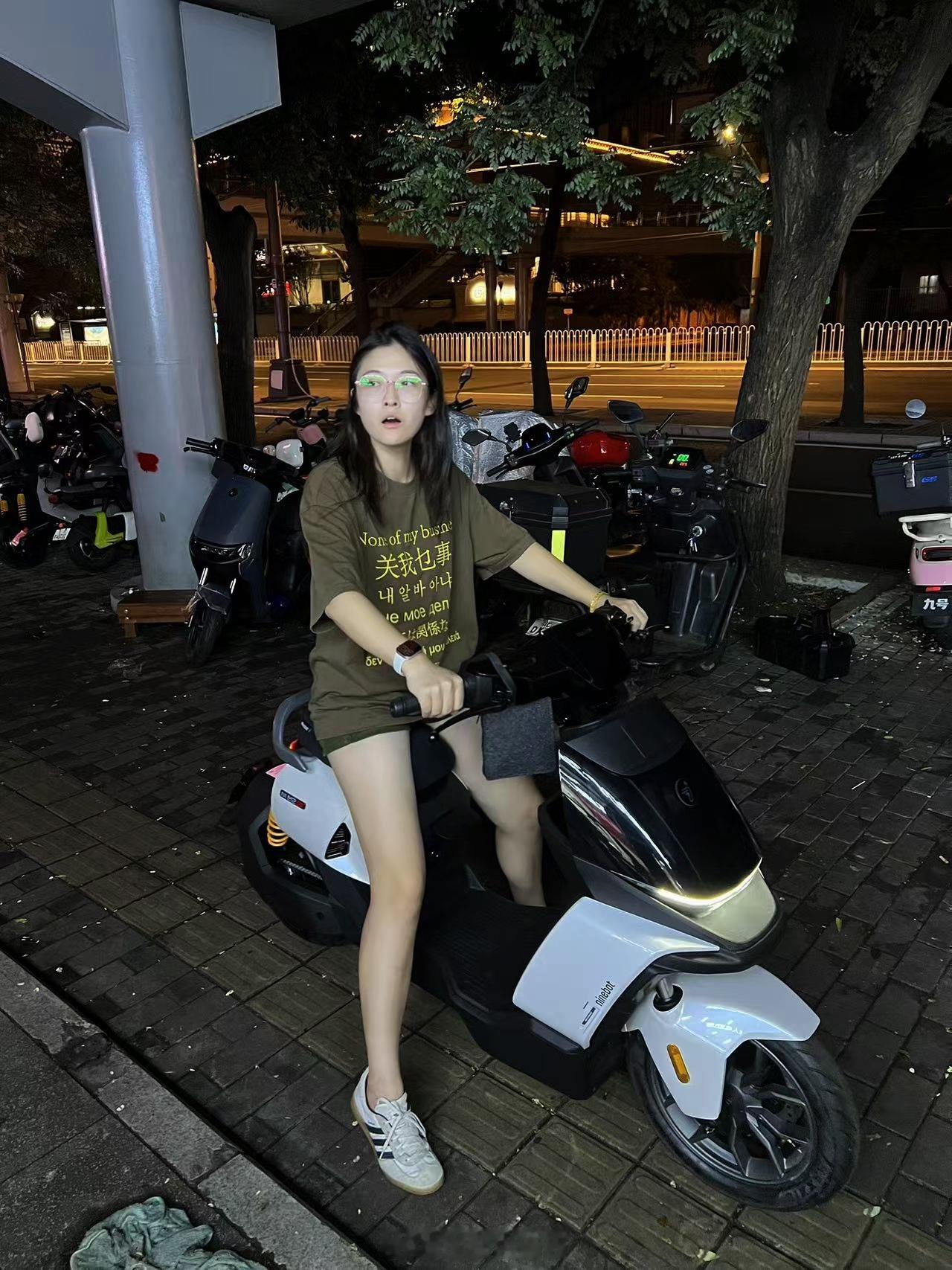 从今天开始就是九号机械师二代的车主咯最终成交价一万二仟元整。送手机支