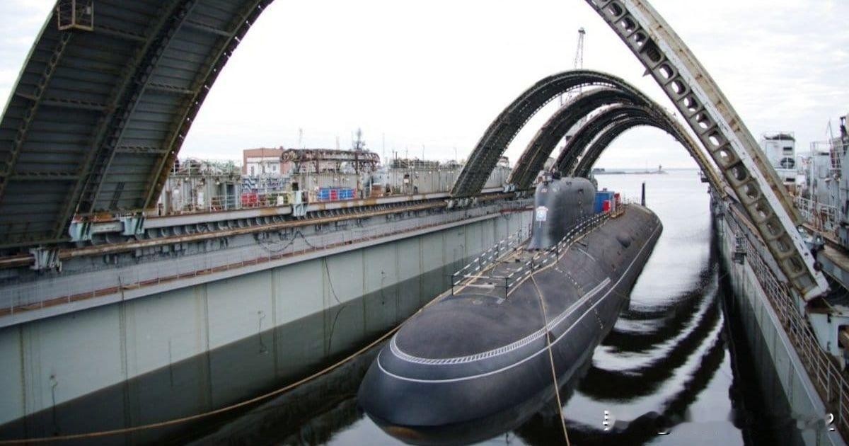 乌克兰安全局击中新罗西斯克港内，曾发射“口径”导弹的俄军潜艇乌克兰安全局与