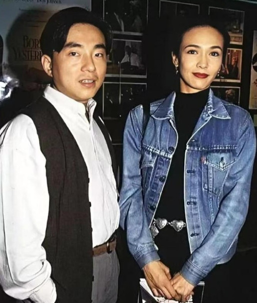 2008年，郑裕玲向同居16年的男友吕方提出分手，要求他净身出户，吕方舍不