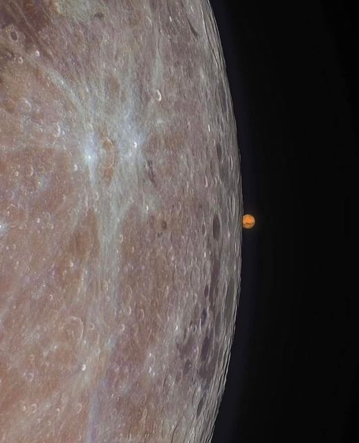 令人印象深刻的月球背后火星照片​​​