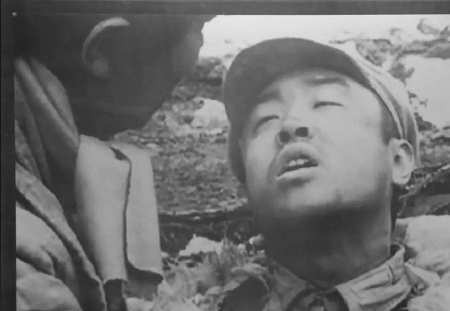 毛主席身边突降炸弹，警卫员拼死护主光荣牺牲，主席含泪悼念，他的名字至今令人难忘是
