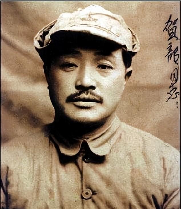 1945年，徐向前在延安因肋膜炎病重住院，高烧不退、卧床不起，需绝对静养。时任
