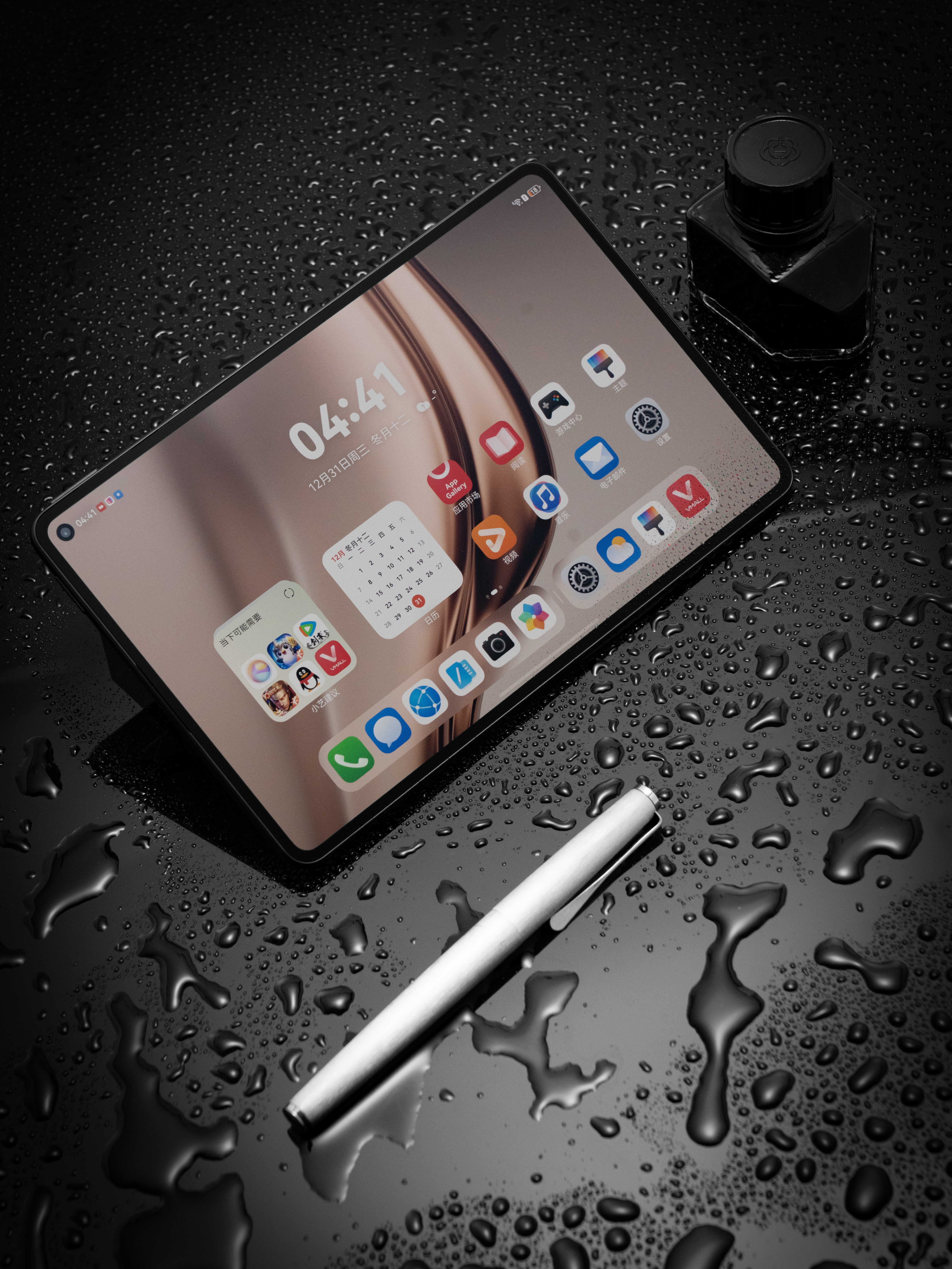 给兄弟们推荐一下我最近一直在用的华为MatePadmini，小巧精致的尺寸设计