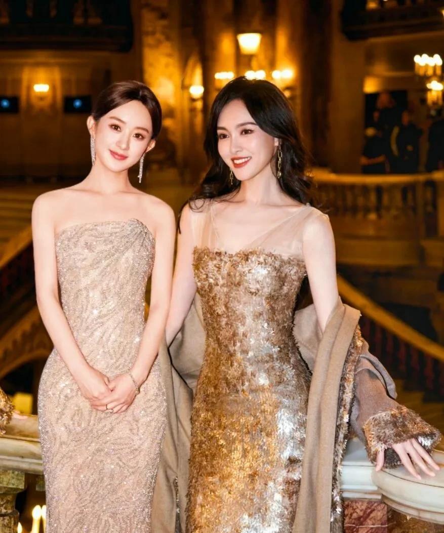 赵丽颖和唐嫣根本没法放一块儿比美！赵丽颖长着张“幼态脸”，圆眼睛笑起来特甜，