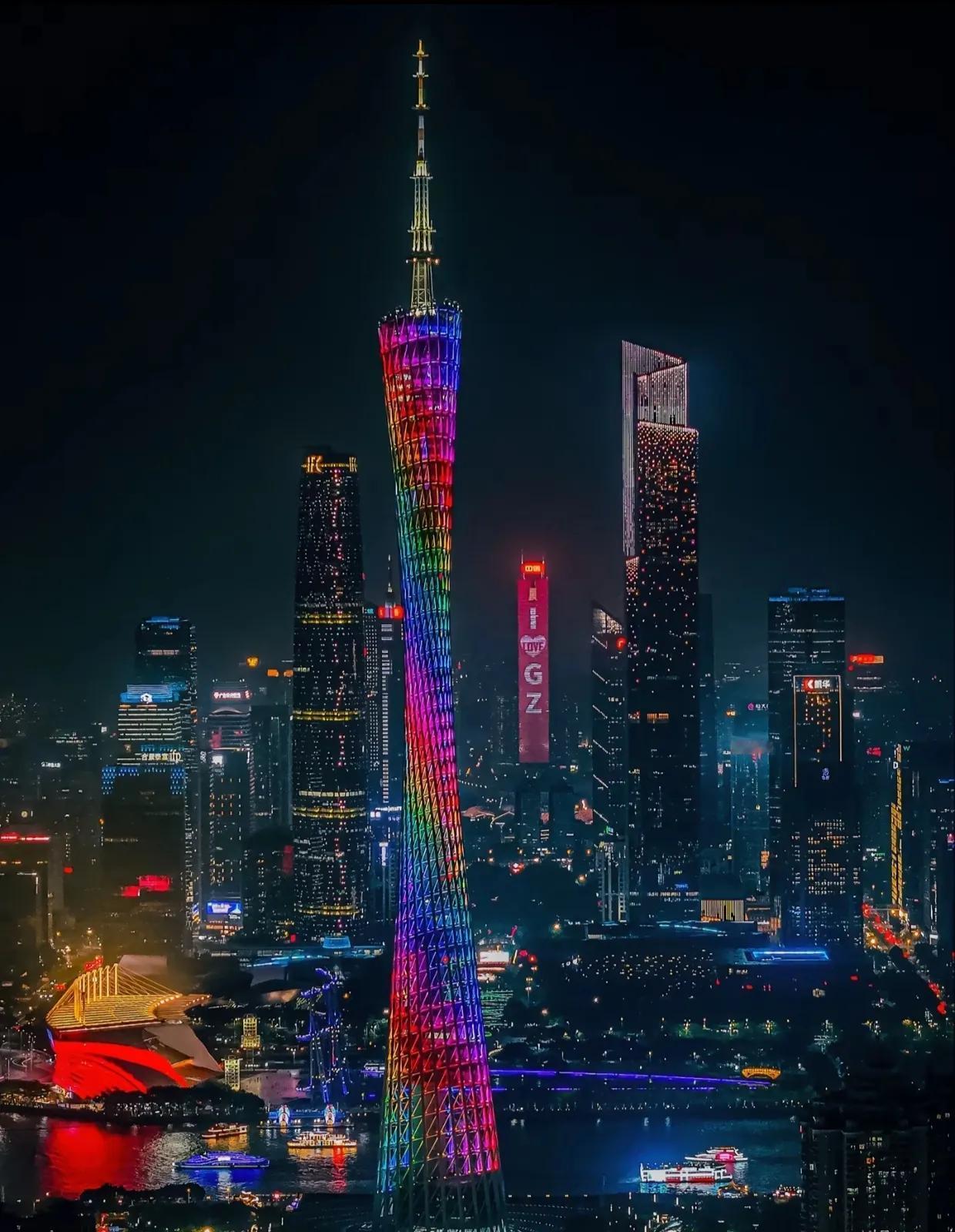 广州与南京有一个共同点，都是省会城市，但是GDP都是只能排在省内第二位。先来看