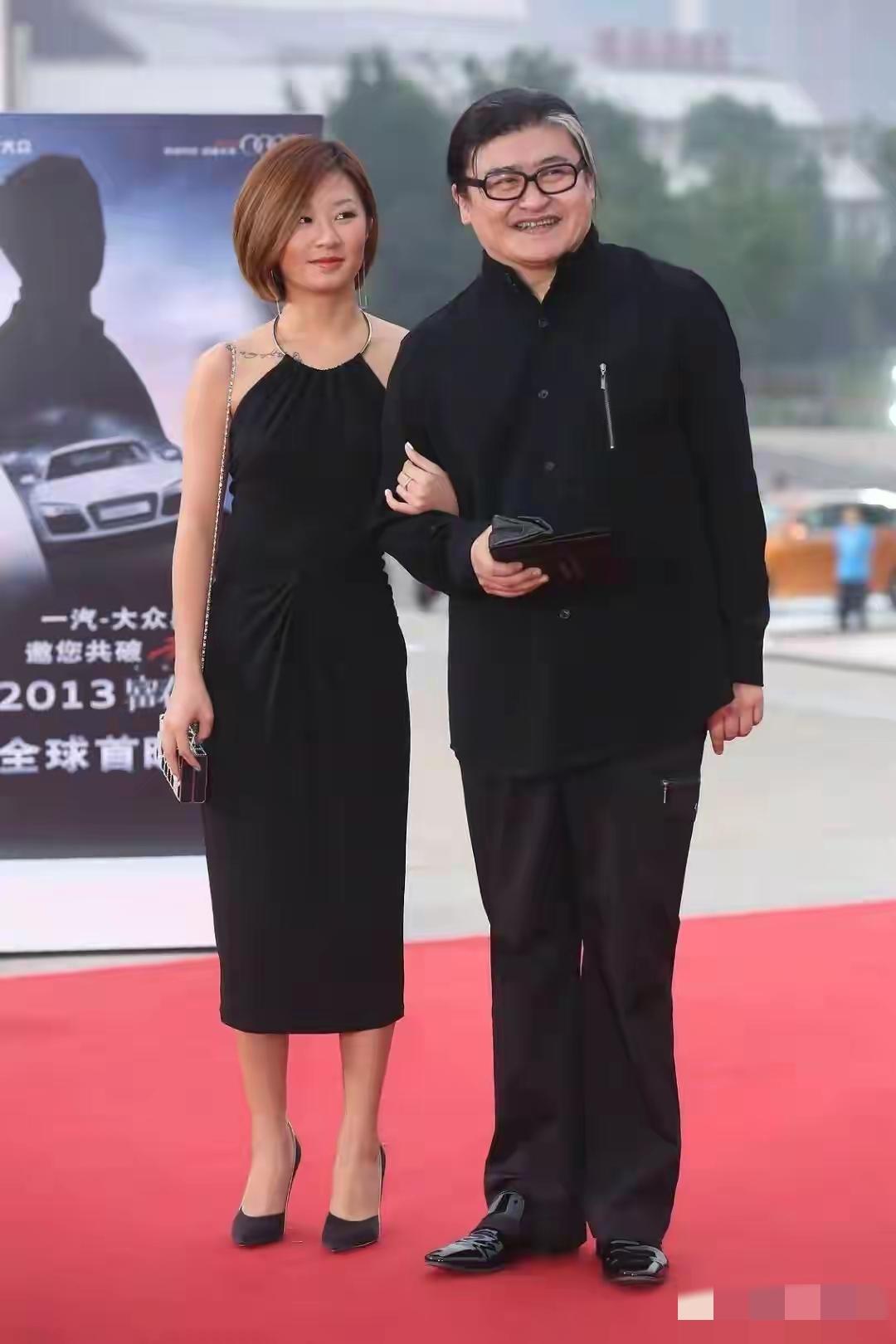刘欢女儿刘一丝结婚了!34岁的刘欢女儿刘一丝,结束了单身生活,新娘新郎高高兴兴办
