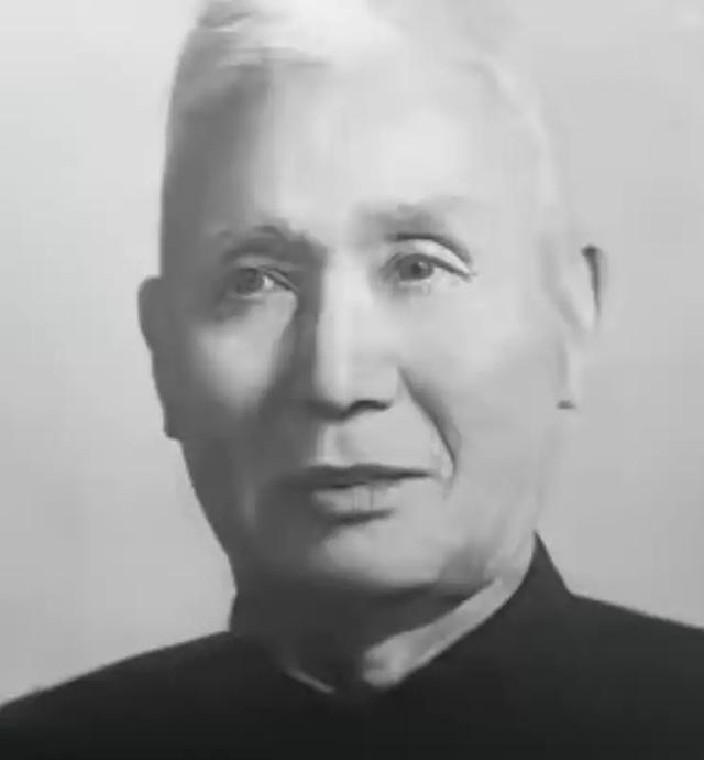 西安事变时，他拍着桌子喊“杀了蒋介石“。蒋介石被放走后，他气得拉着队伍钻进秦岭