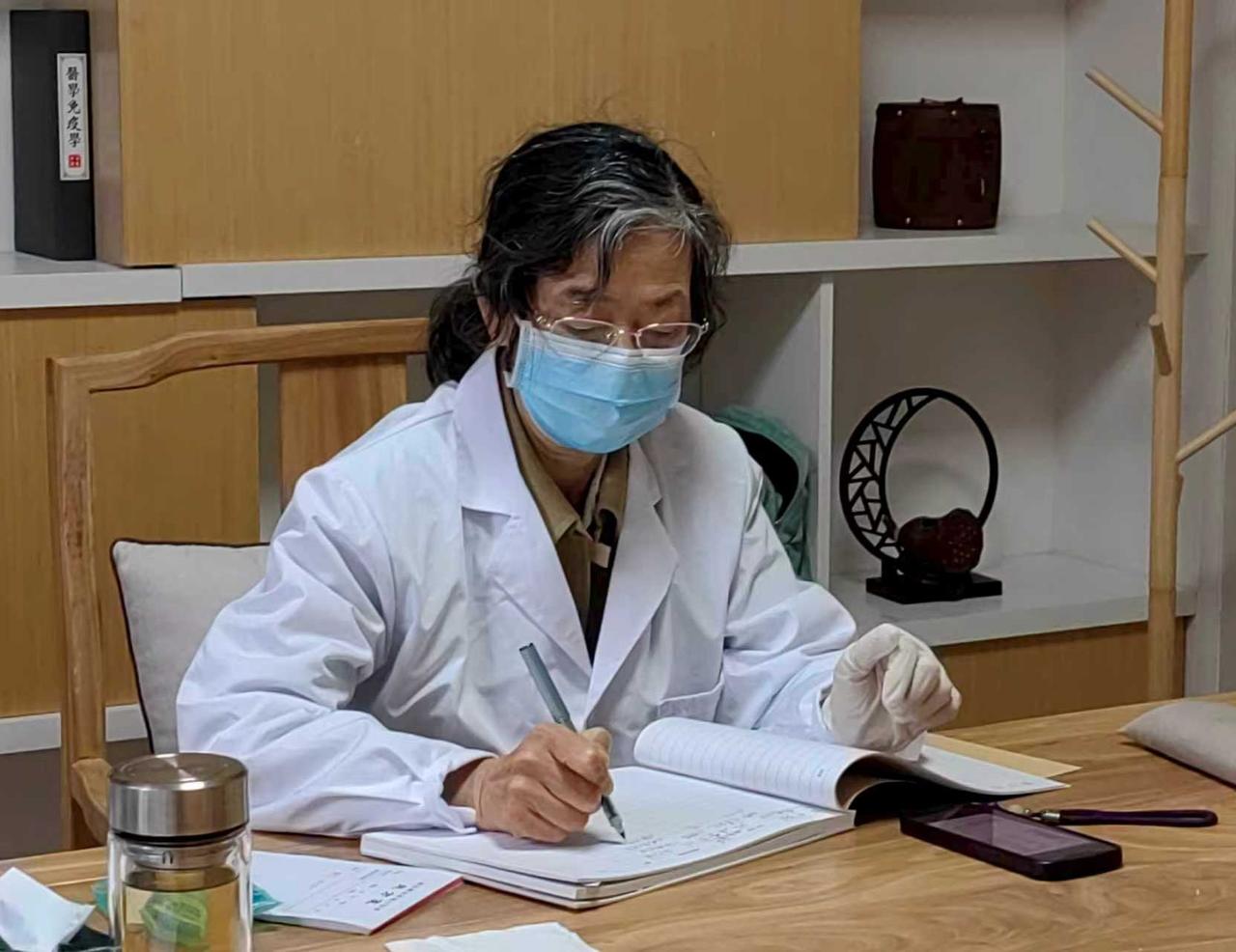 我大姑当了一辈子医生，她经常跟上了年纪的亲戚们说，一些只有医生知道的秘密。