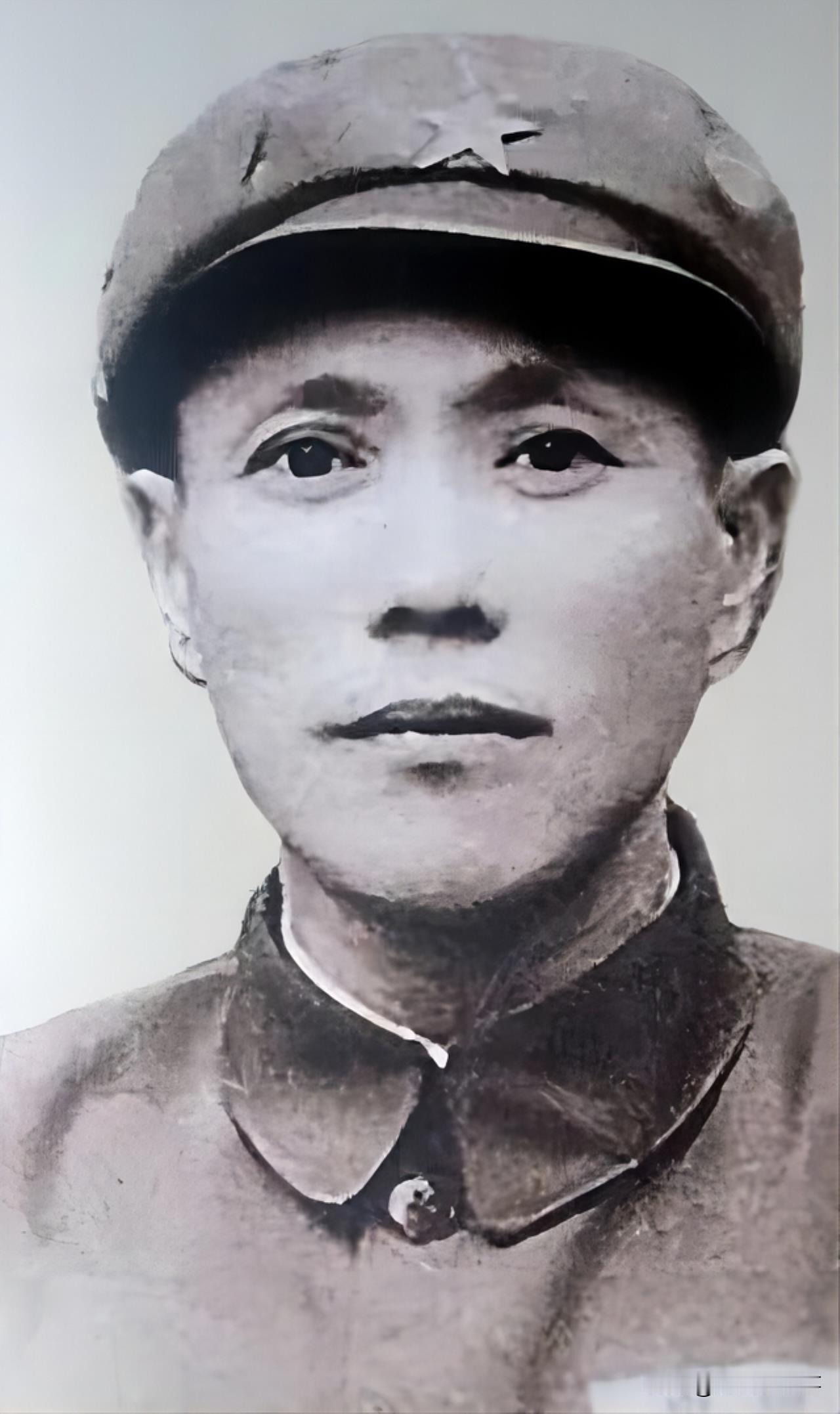 23岁就当上军长，伟人初次见他，好奇道：堂堂军长为何拿长枪？这位年轻军长就是程