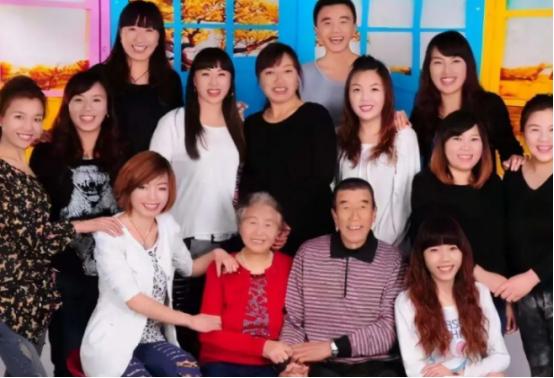 山西一对夫妻，生了11胎全是女儿，丈夫眼看妻子生不出儿子，无奈决定放弃，谁料，1