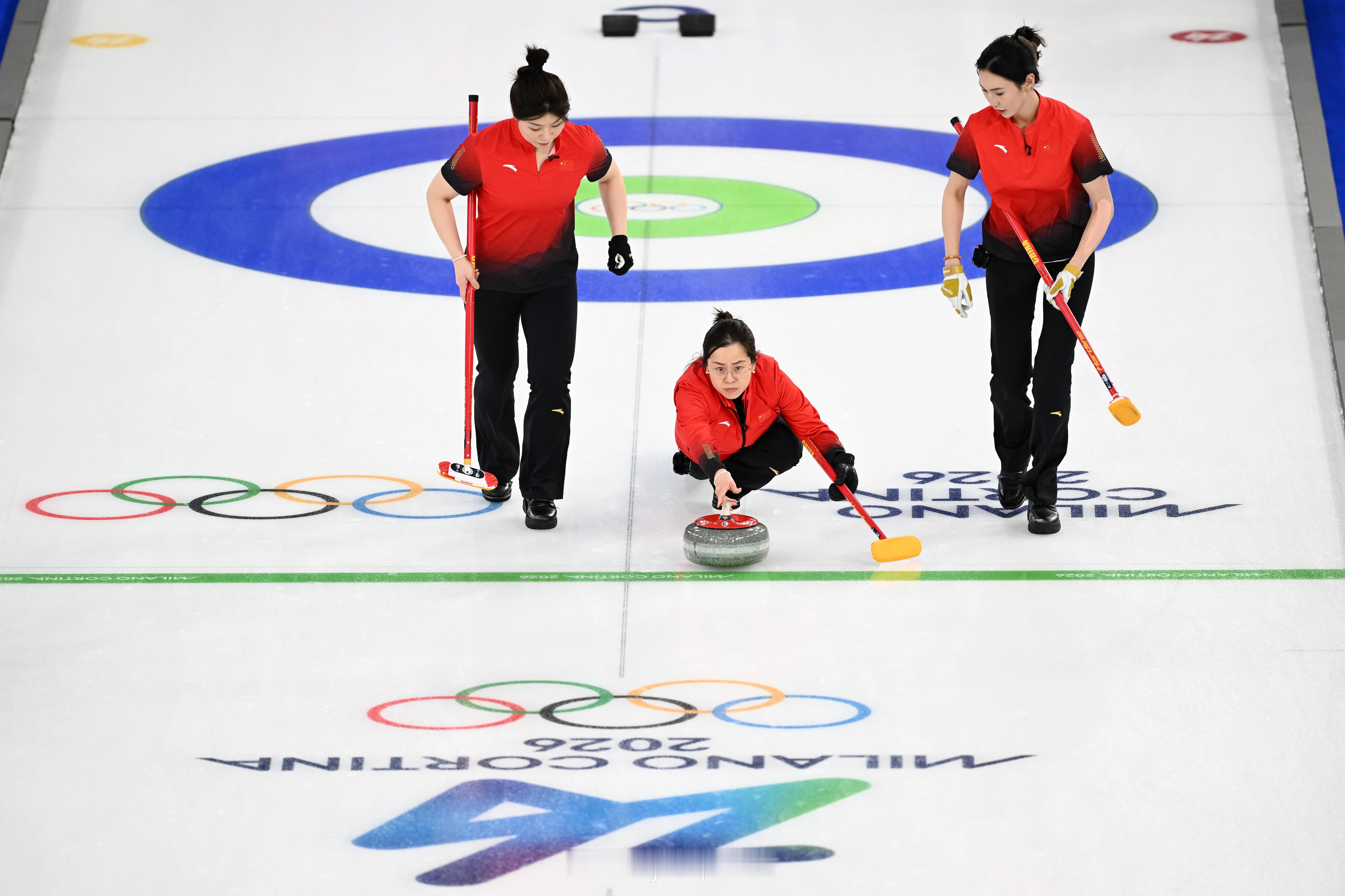 【冬奥女子冰壶中国9-10惜败韩国2胜4负暂列第七】中国冰壶女队9比10韩国