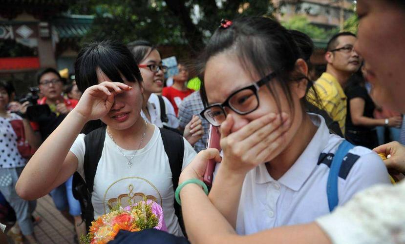 大家发现没：现在上专科基本没意义了，大公司不要，考公也没资格，三年大专读完，毕业