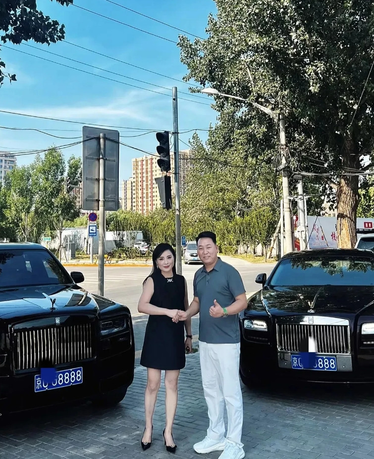 过亿身家，才开得起这样的车吧。[大笑][大笑][大笑]