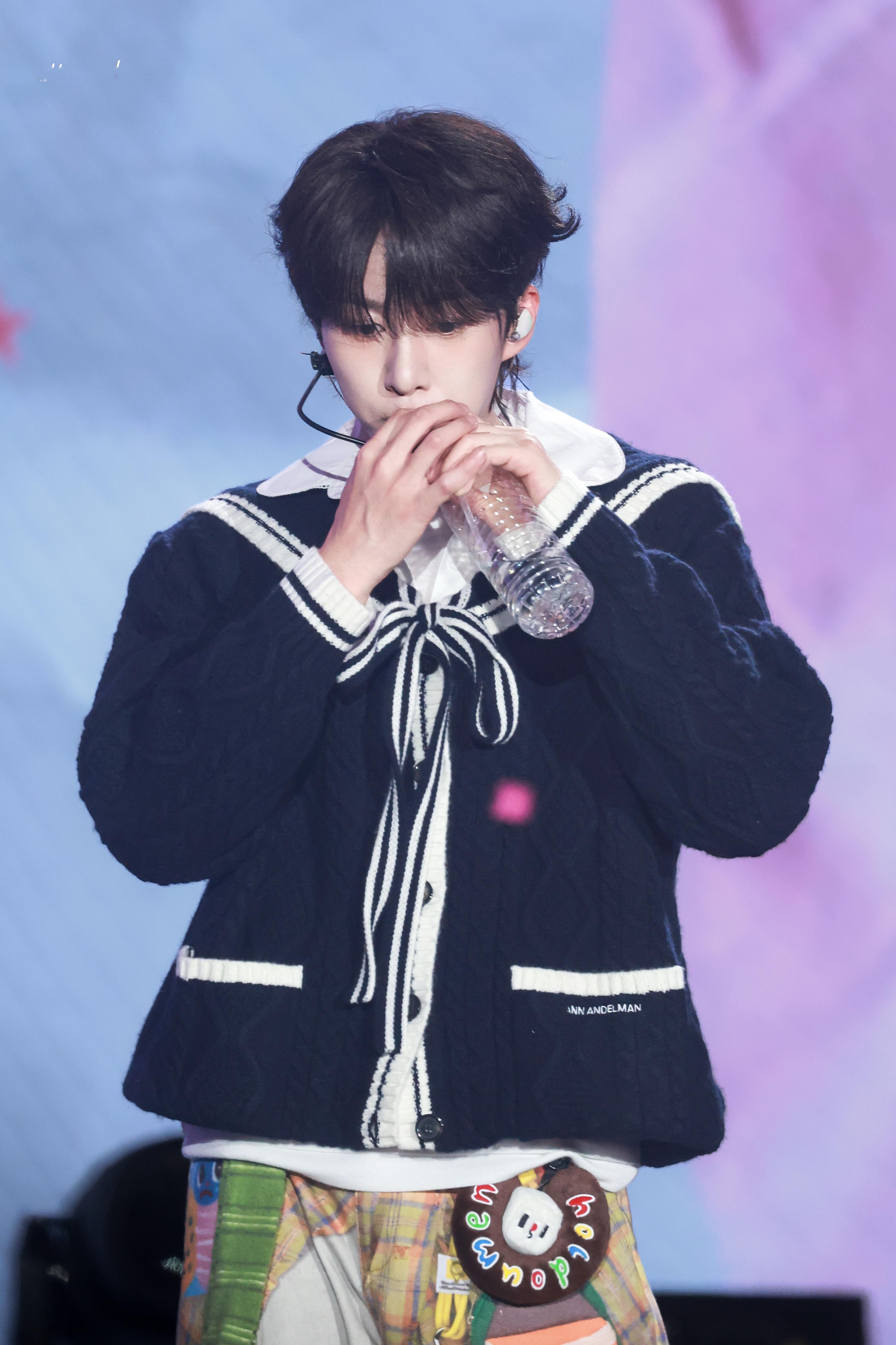 卓沅💜卓沅的心动日常这个宝宝喝水真的好乖呀！你说是不是！