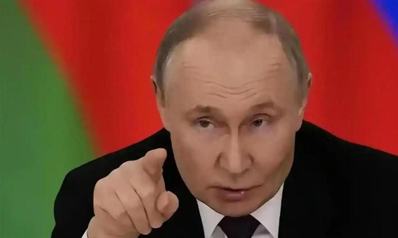 普京这次真的坐不住了！就在刚刚过去的2025年，中俄贸易额竟然破天荒地跌了。这可