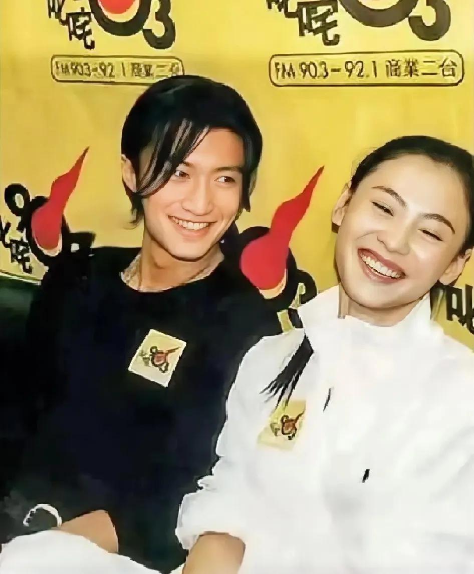 张柏芝双子座，她那个时候成熟点就好了，谢霆锋看她眼里都是光，可她还是没安全感。