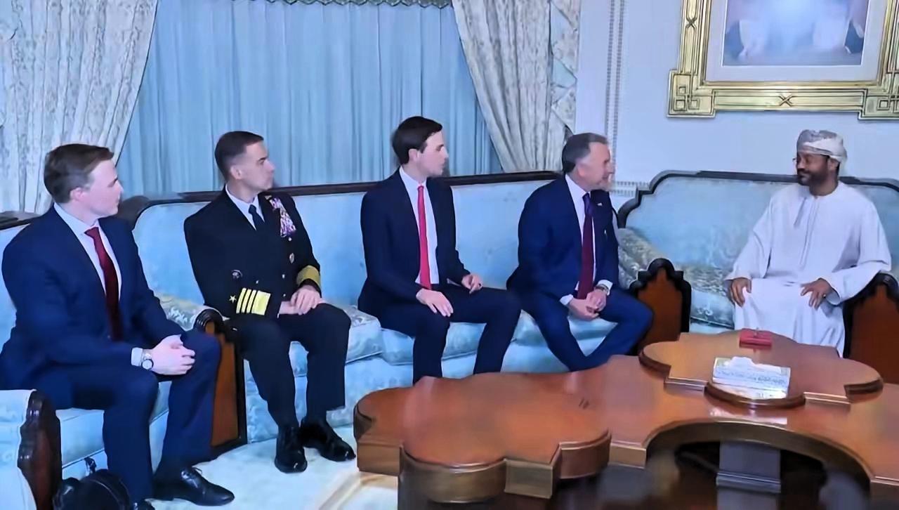 昨晚阿曼那场美伊谈判刚收尾，我刷到一个细节，美方队里除了中东特使威特科夫和特朗普