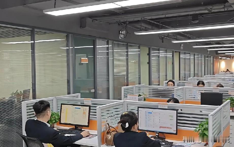 今天跟面了一个运营总监，候选人33岁，履历上写上一份工作就职于本行业的一家龙头企