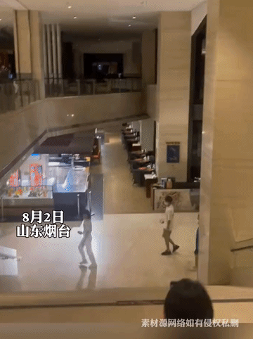 家里小孩子粉哪个艺人，妈妈们会默默接受，不干涉？答案绝对是:周深！小娃娃一声奶声
