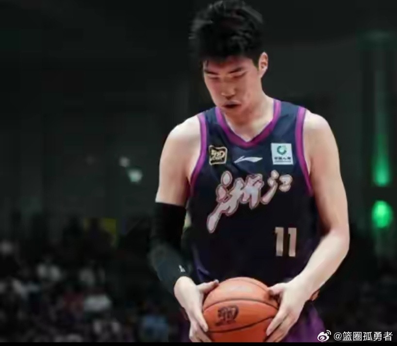 从余嘉豪远赴西班牙闯荡海外联赛，最后无奈回到国内这件事就能看清现实：很多时候球员