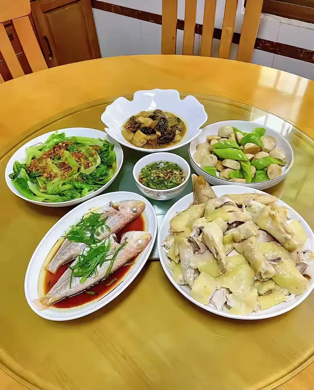 下班回到家再累，看到老公做的这一桌菜也好了