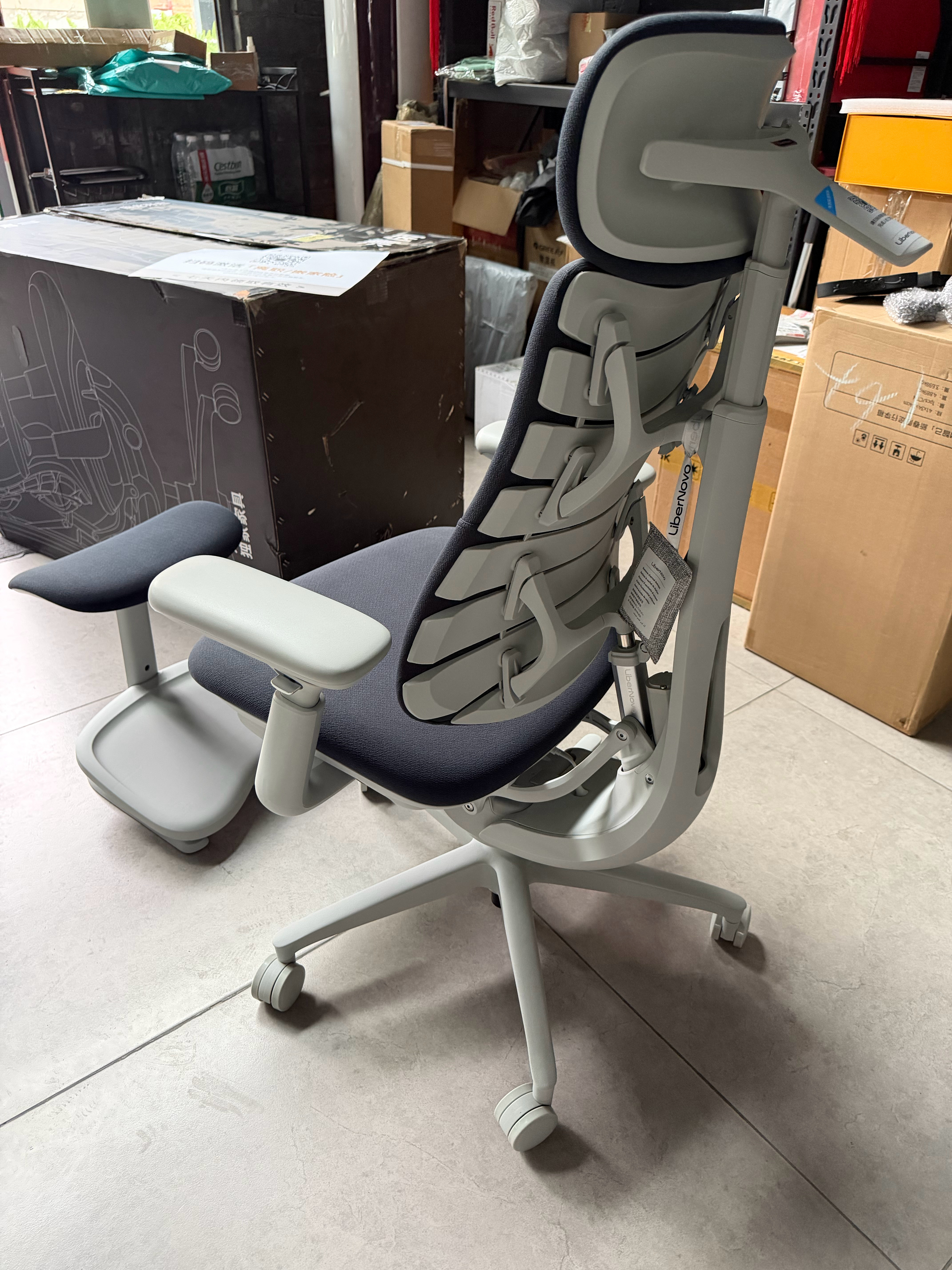 我的清闲办公椅被正式征用了，只能又去买了张新的，最近他们升级了带座椅通风的Pr