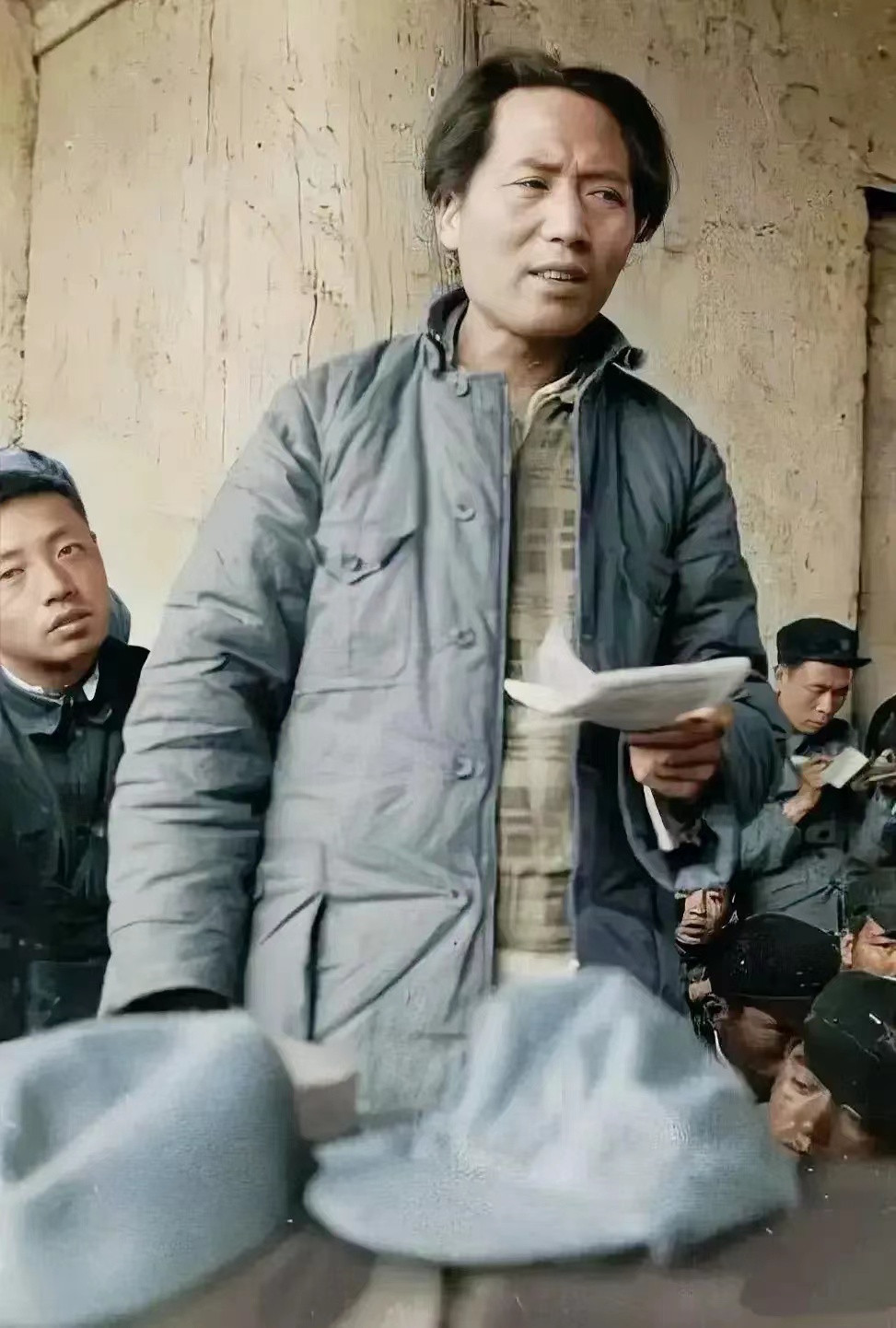 红四军七大之后，毛主席失去了前委书记的领导职务，被派到闽西指导工作，毛主席很是失