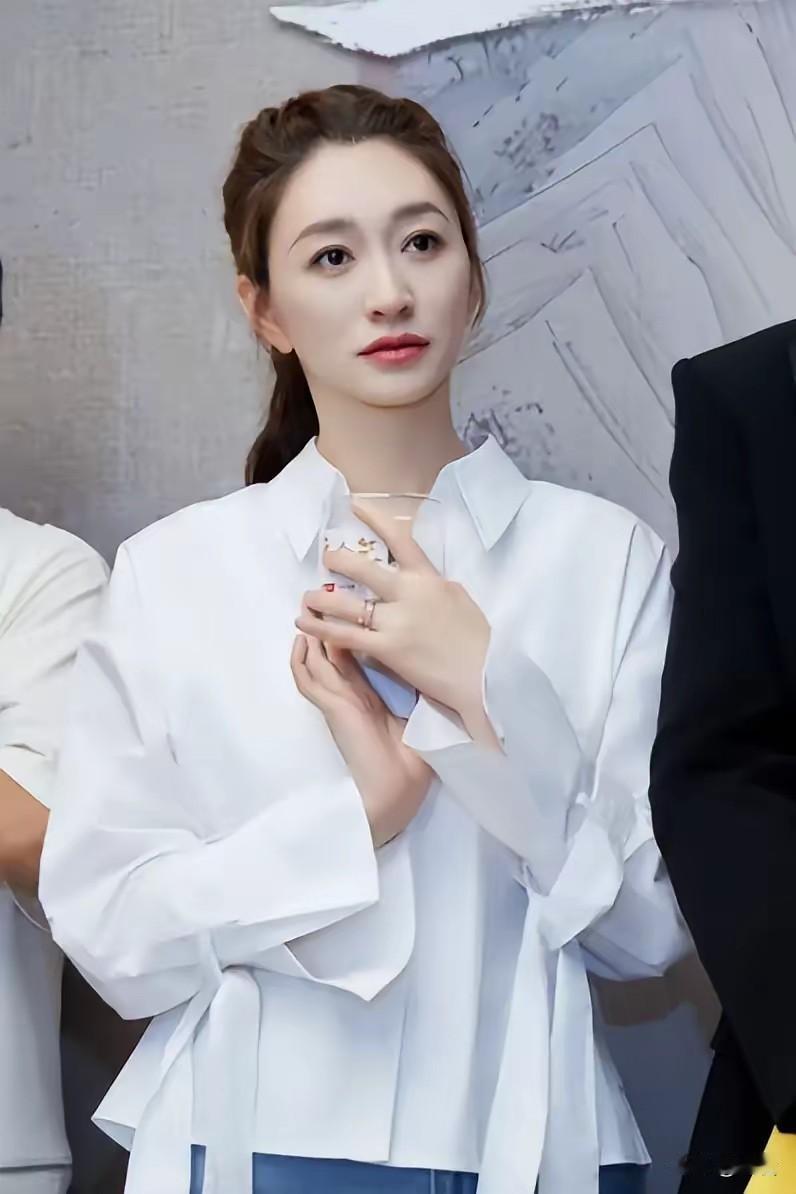 “爸，才7点！”“哎，你不吃早餐吗？免费的呀！”李小冉这段吐槽简直是我和爸妈