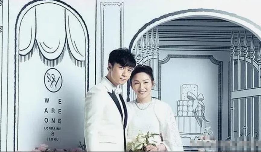 2019年，古巨基含泪向51岁女助理表白。陪伴二十年，女助理终于转正。婚后立刻努