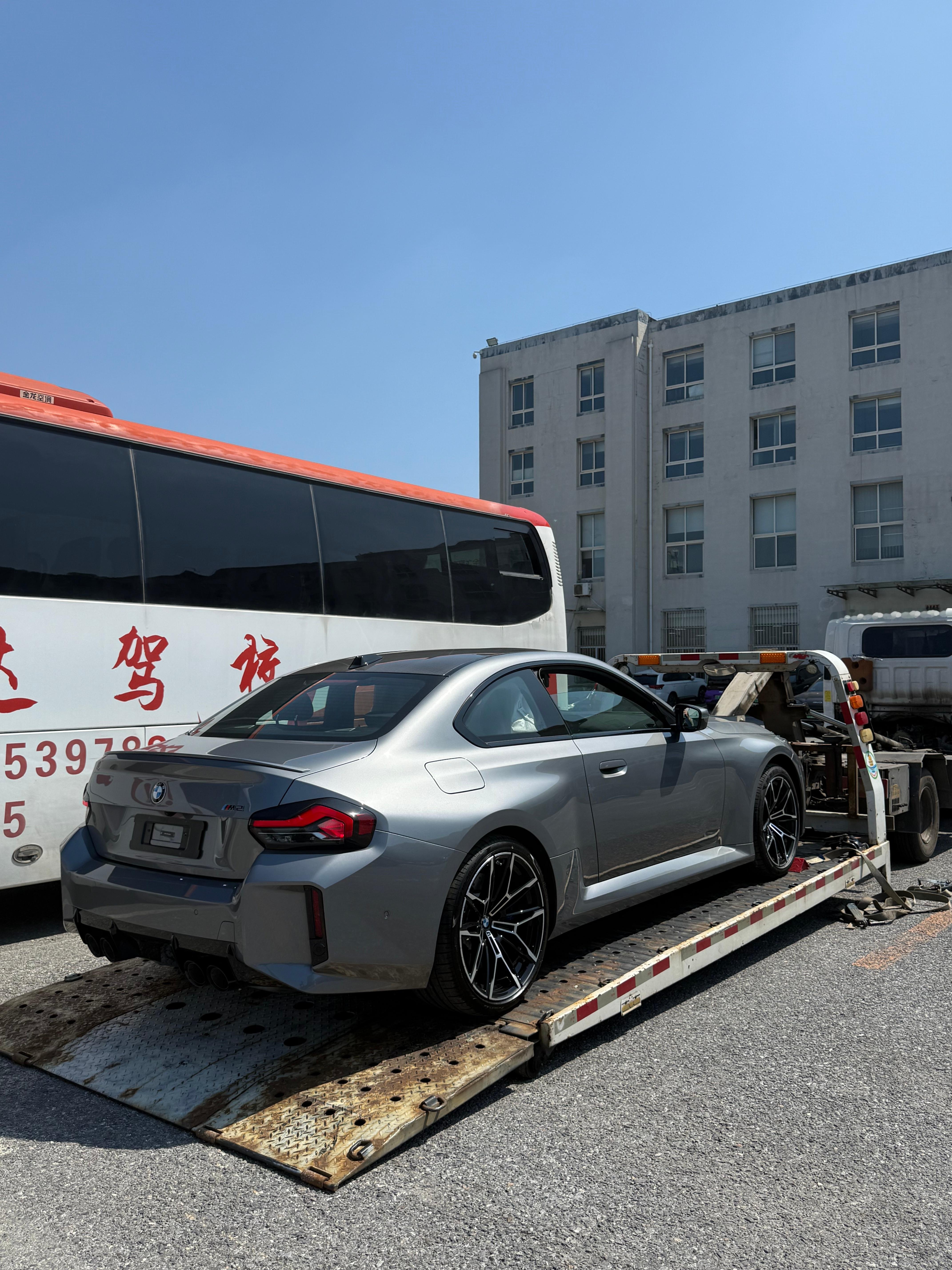 再卖一台老旧燃油车给老客户安排一台宝马M2这个小板车到位了…