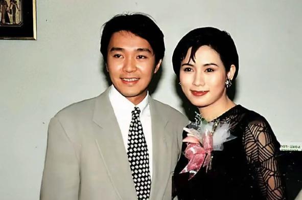 1992年，罗慧娟对周星驰说：“我们结婚吧，我给你生几个大胖子。”他没抬头，只吐