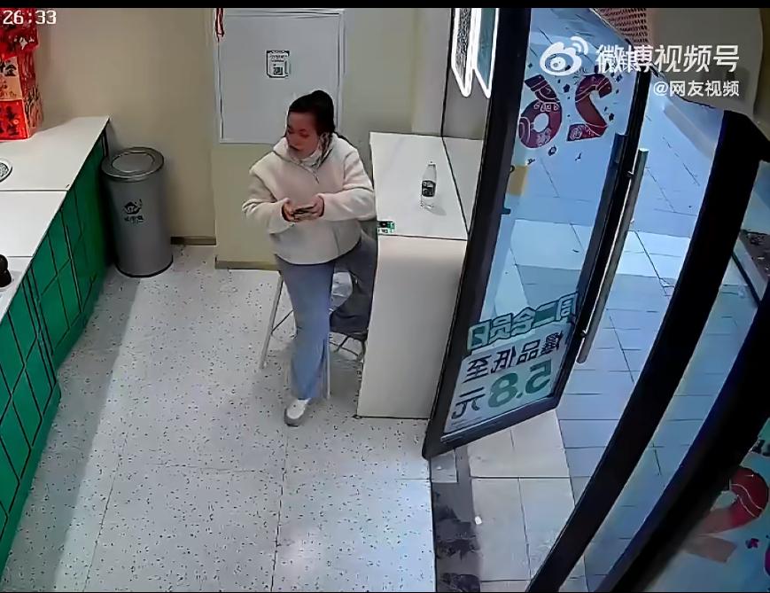 小仙女奶茶店借共享充电宝，让兼职的店员损失30块，现在人找不到。3月23日，