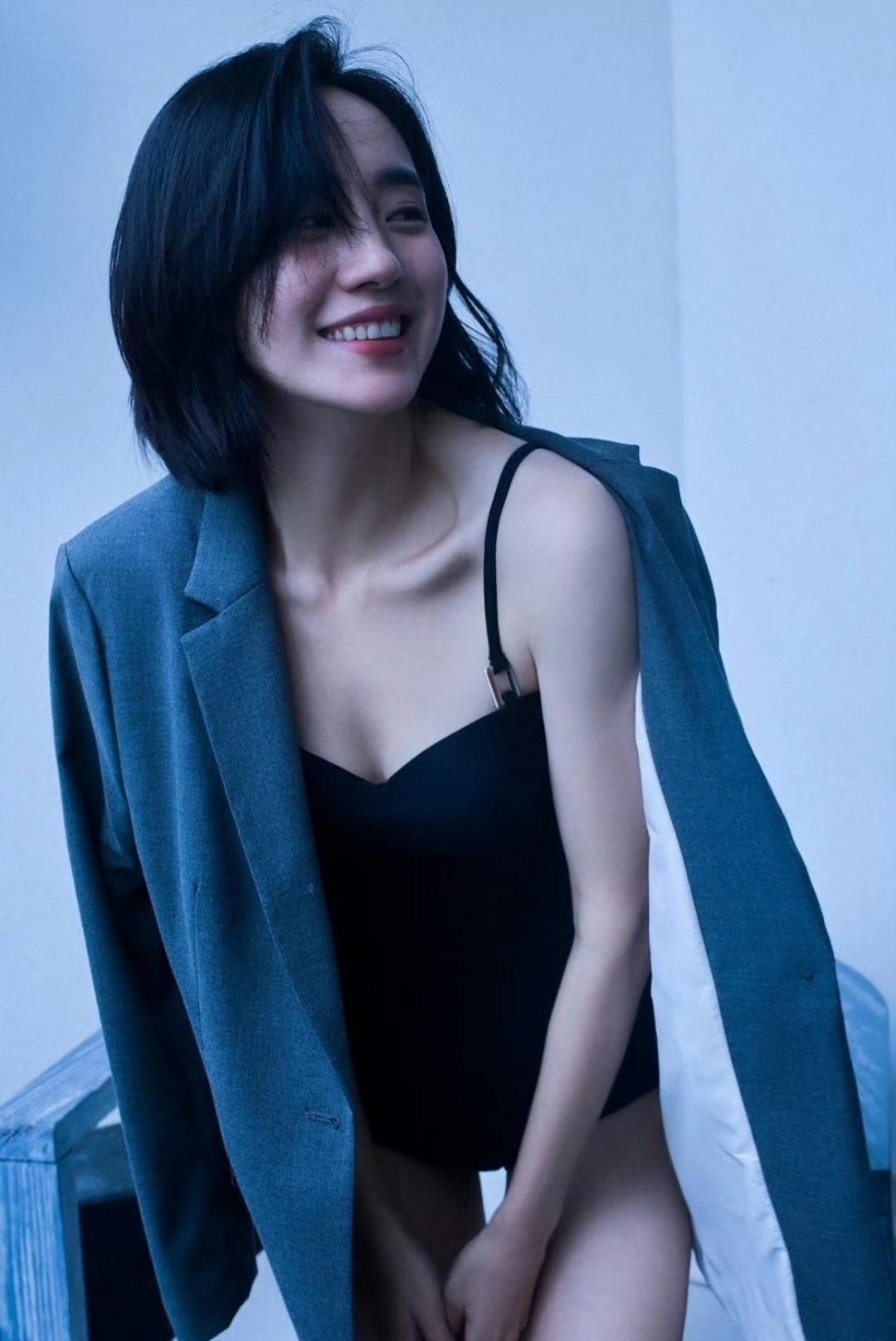 秋雅王智的身材十几年了还这么能打！当年《夏洛特烦恼》里的白裙校花秋雅，一个