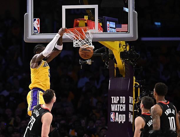 湖人接下来还得继续增加艾顿的球权。肯纳德这场比赛后面已经有些被针对了，就是手感好