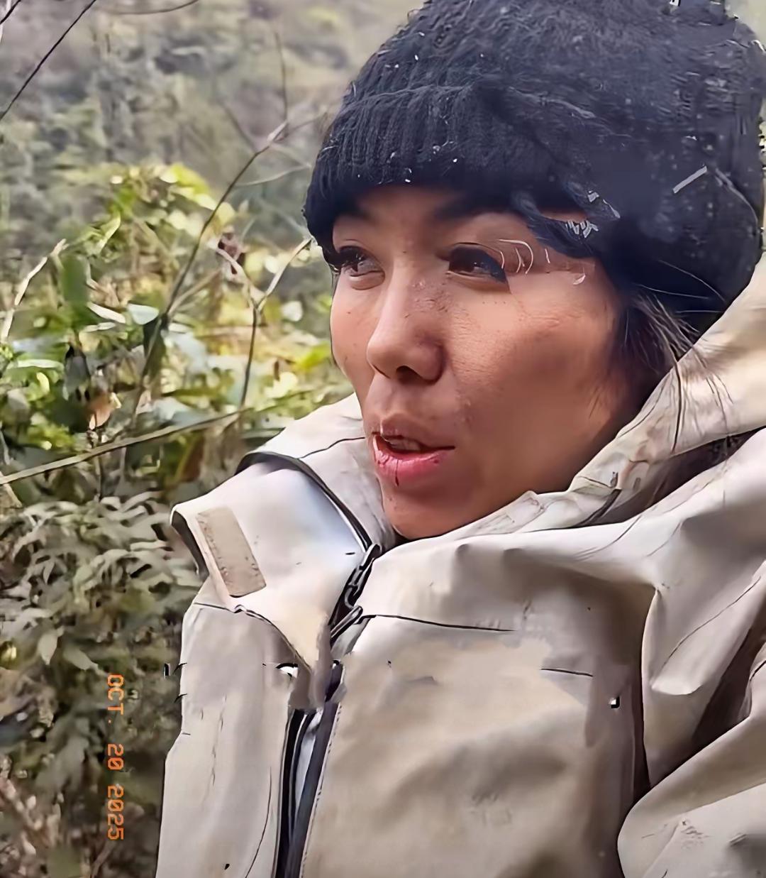 冷美人确实是个谜。明明身形瘦弱,说话轻声细语,却在荒野里扛了20天,成为唯一