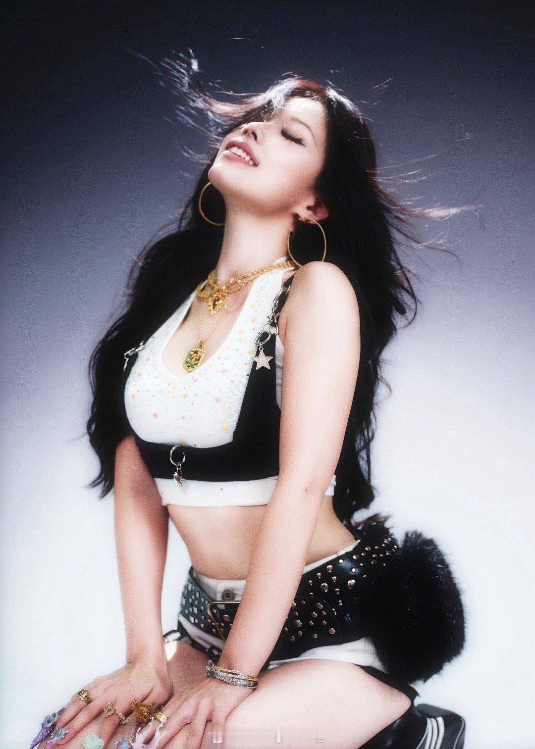 万妮达可甜可盐🐰万妮达晒出最新写真​​​