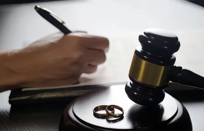白嫖成功了？广东中山，24岁妙龄女子在会所上班，被一中年大叔看上想发生关系，接着