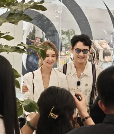 张歆艺袁弘看展婆婆带娃超幸福6岁儿子颜值超高