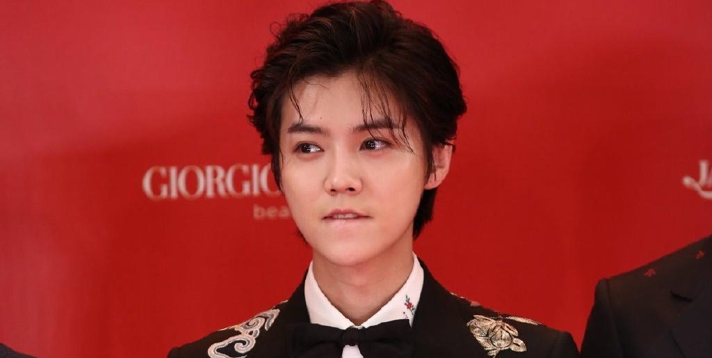 鹿晗正定伴手礼杀疯了！非遗绒花+手写信，顶流把“排面”卷成文化范儿开头：一盒伴