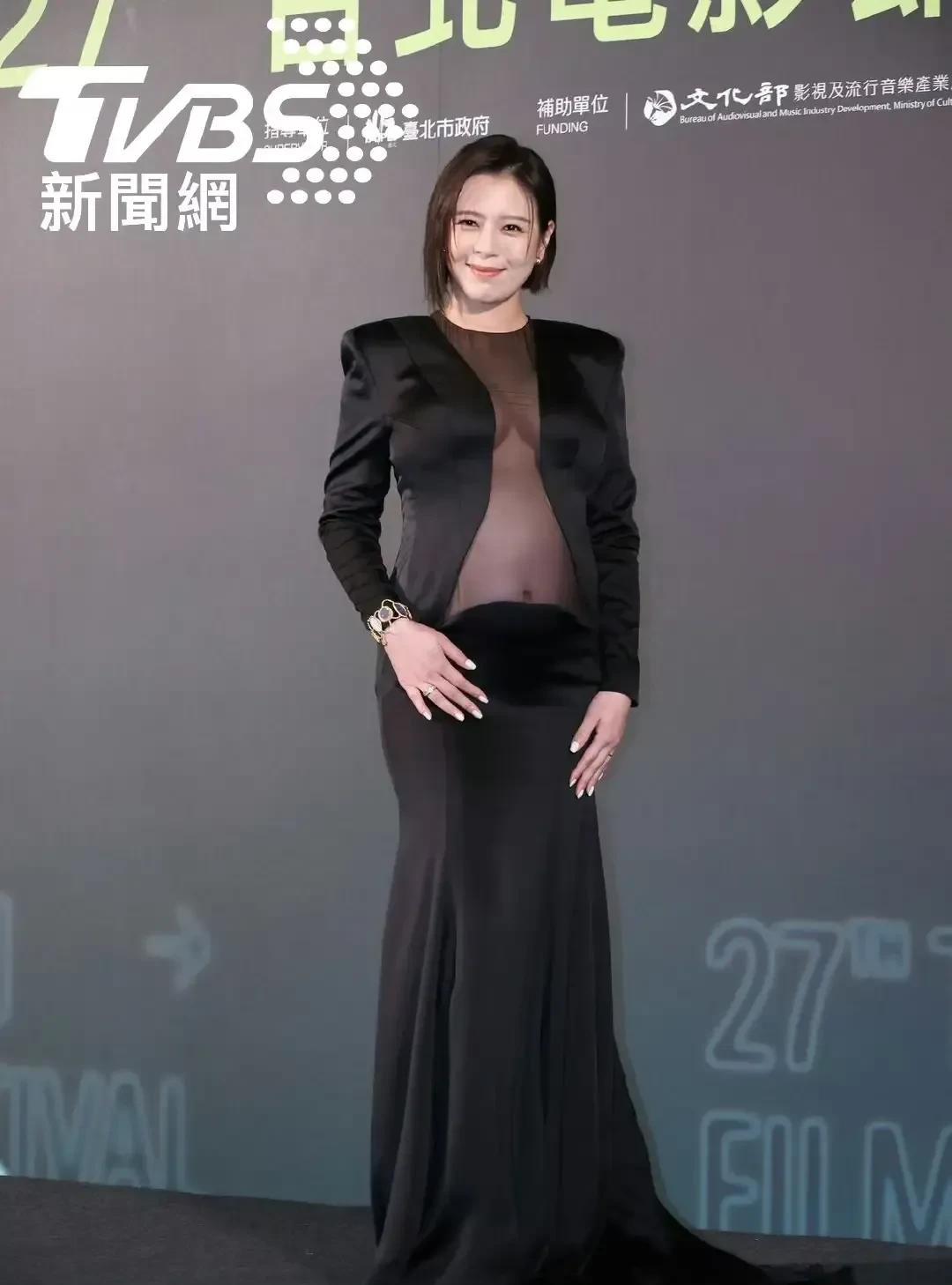 刘品言这个孕期透视装有点辣眼睛这是生怕孕期缺席错过了露脸机会啊宁可专门设计一