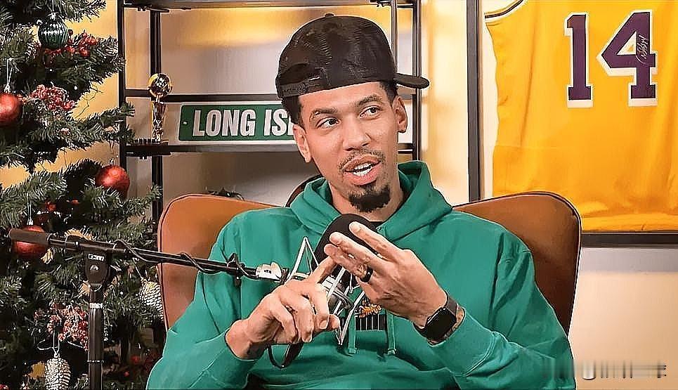 湖人旧将丹尼格林真是语出惊人啊！近日，丹尼格林在一档节目中，谈到杰伦-布朗的