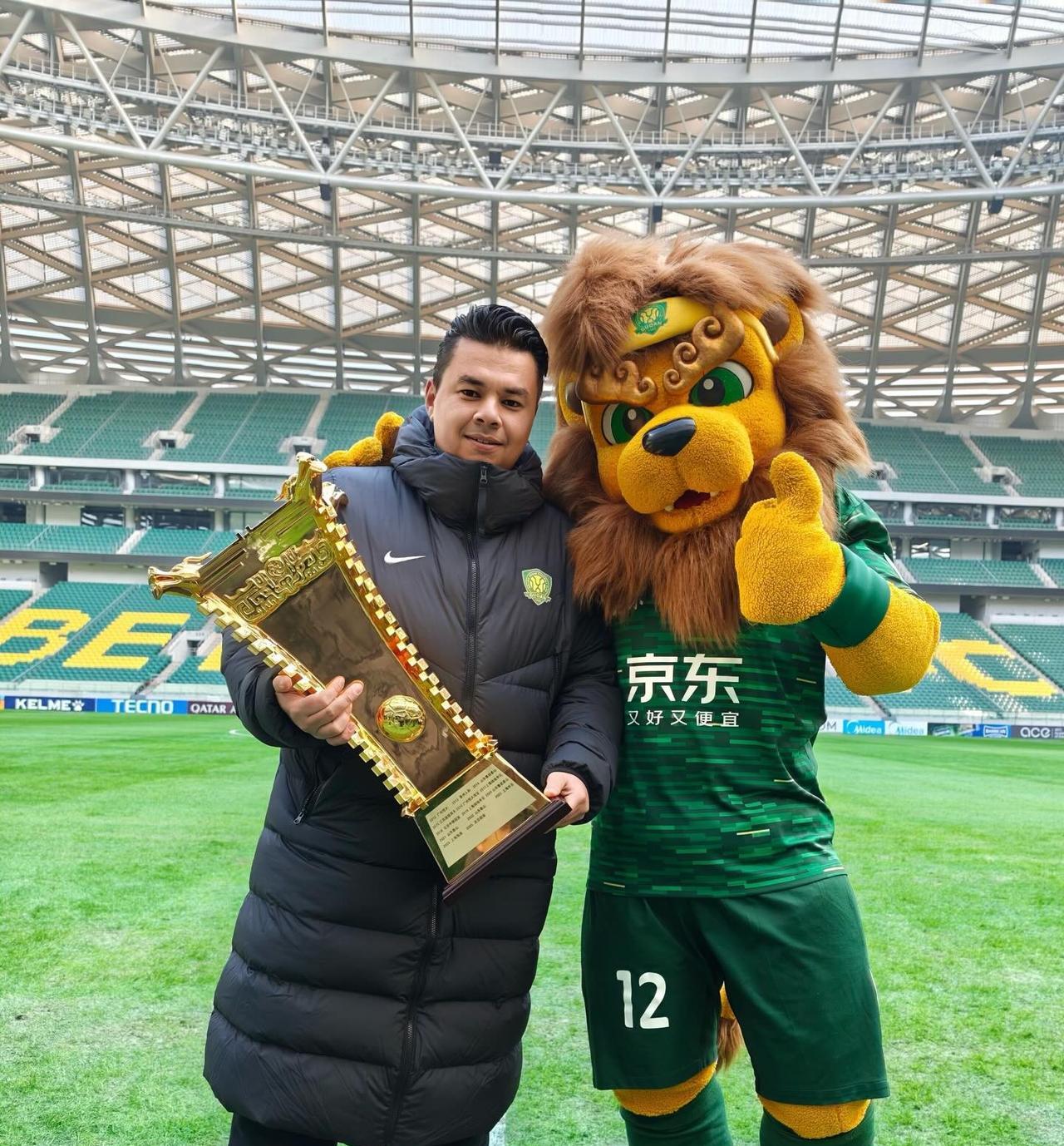 已经在北京国安呆了九年，天天在自媒体喊着“瓷儿”的技术教练杰森在个人社媒官宣了离