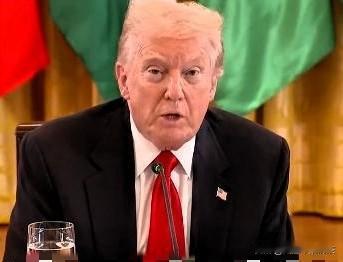 特朗普下狠手，英法德俄集体噤声美军无人机再度发动突袭，击中当地一处住宅，