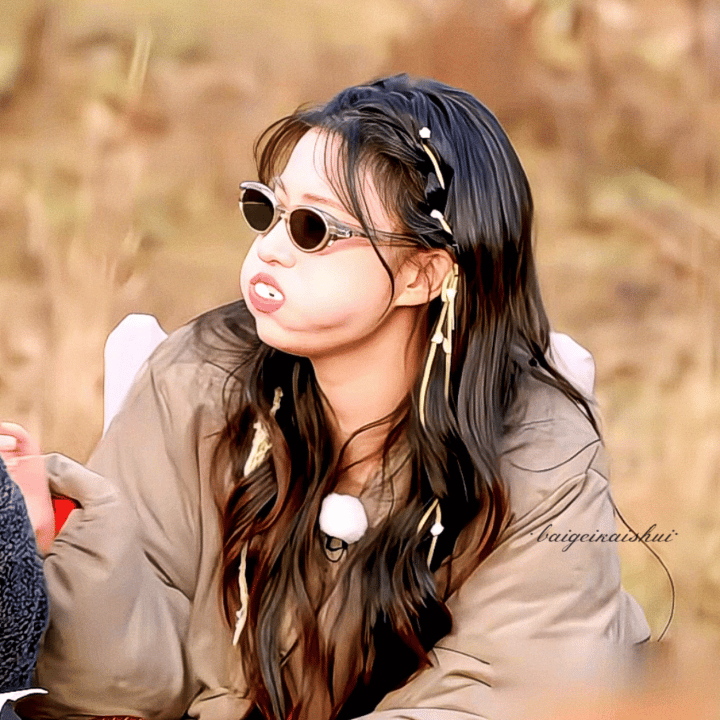 楚然跑男路透太可爱了吧！两颊鼓鼓囤棉花糖，仓鼠式萌态直击心巴，就算听沙哥全糊嘴英