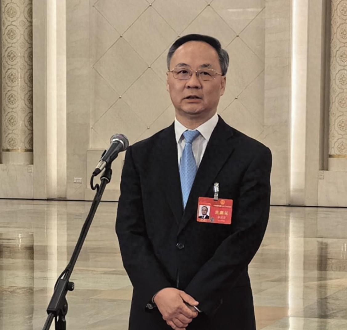 这是一个真正的大老虎！一是级别很高，不仅官至正部级而且还是国家部委的领导，还是主